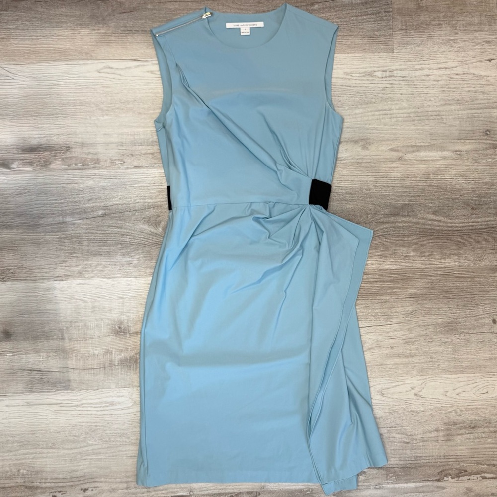 Diane Von Furstenberg Alba Two Icy Blue Dress Women’s Size 6 sleeveless Luxury